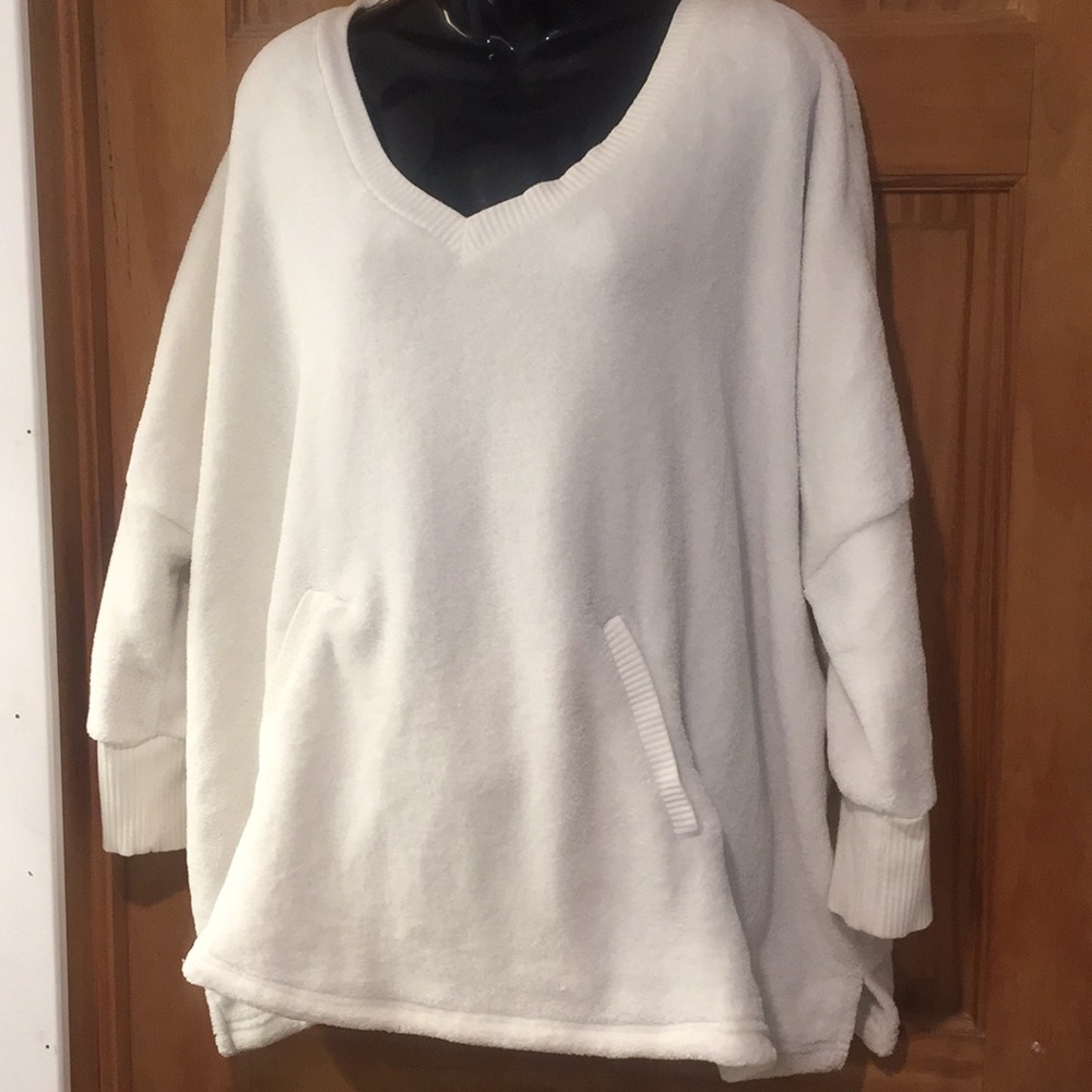 HUE white over Sz S pull over sweatshirt Plush